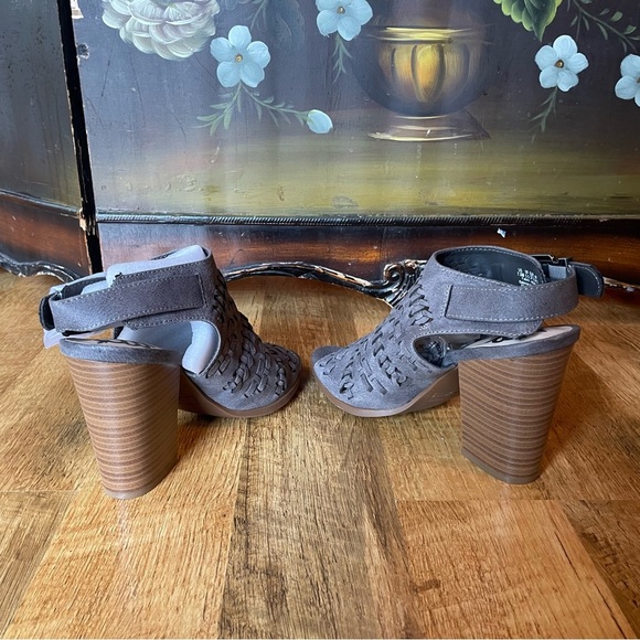 NWOT Fergalicious Tan Gray Peep-Toe Block‎ Heel Booties - Picture 2 of 7